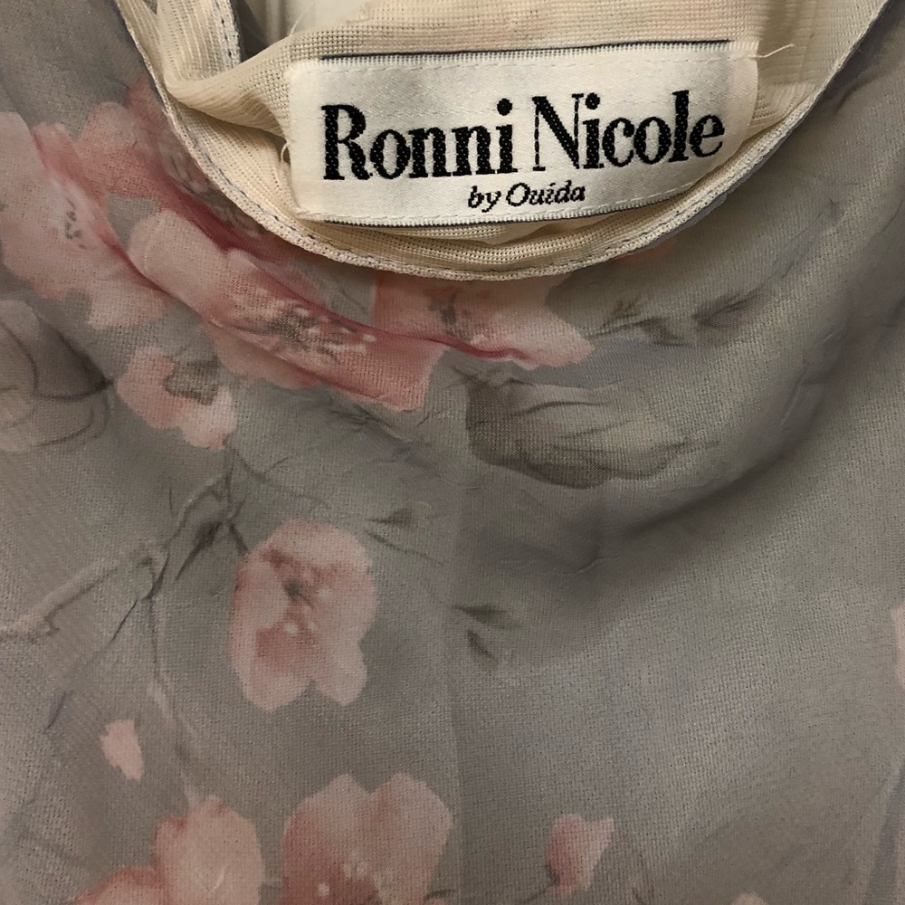 80’s Vintage Beautiful Dress - Picture 6 of 8